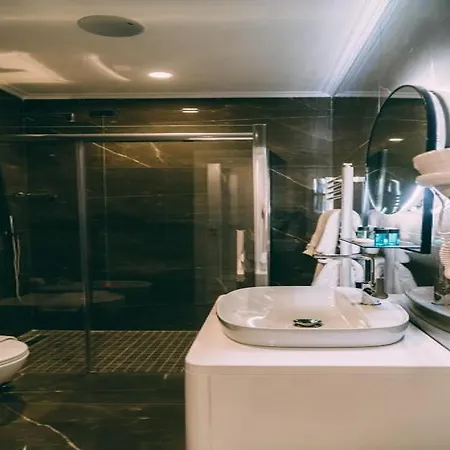 Stela Center 4* Тирана